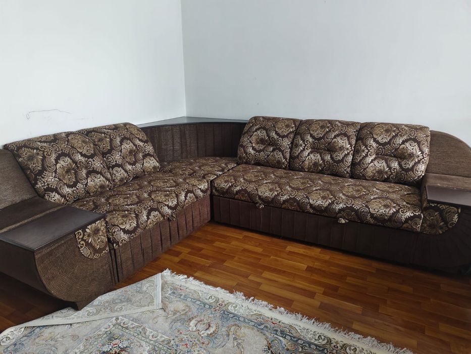 Диван , кровать.