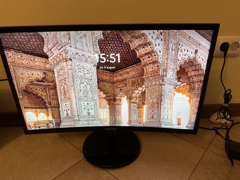 C24F390HU – Monitor curbat LED 24” Full HD Samsung