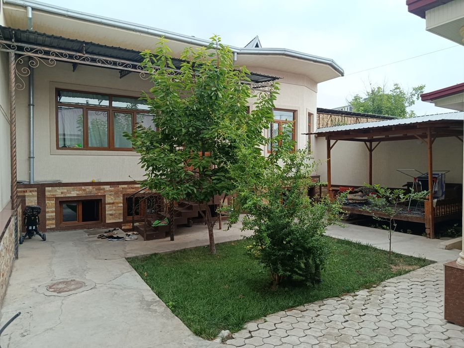 Uy hovli sotiladi