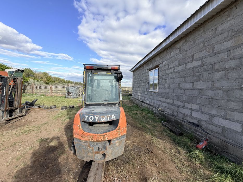 Продам вилочный погручик Тойота
