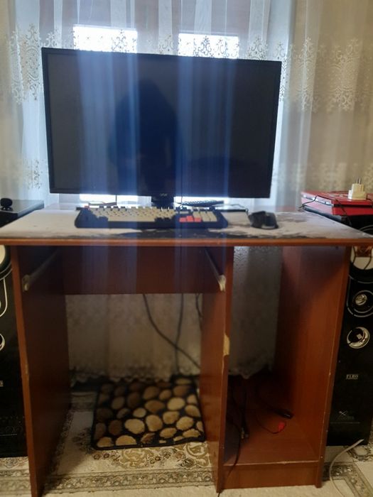 Продаётся компьютерный стол