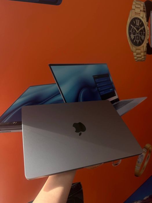 Macbook Air M2 (2022г)  Аккумулятор: 96%