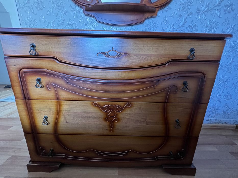 Продам спальный гарнитур