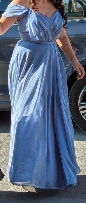 Официална рокля.