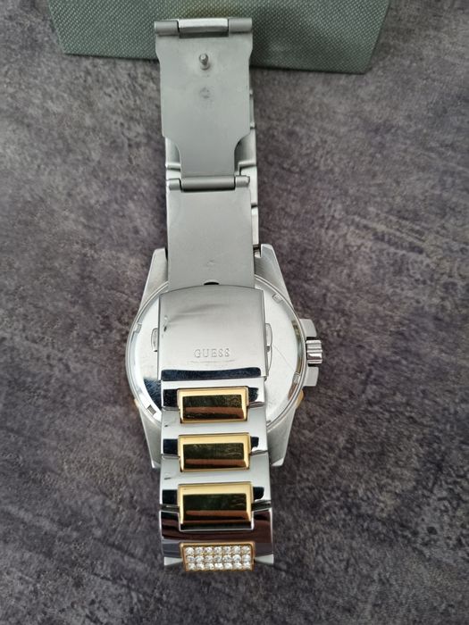 Часы женские Guess  наручные