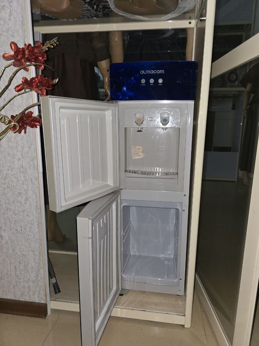 Кулер для холодной и горячей воды