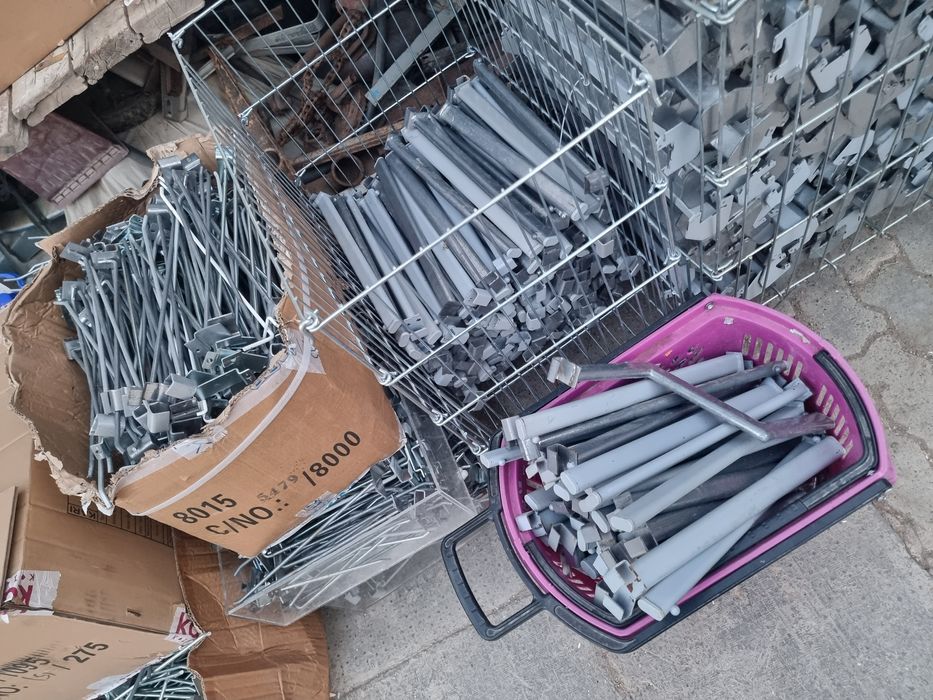 Продам крючки,вешалки,полки ЛДСП