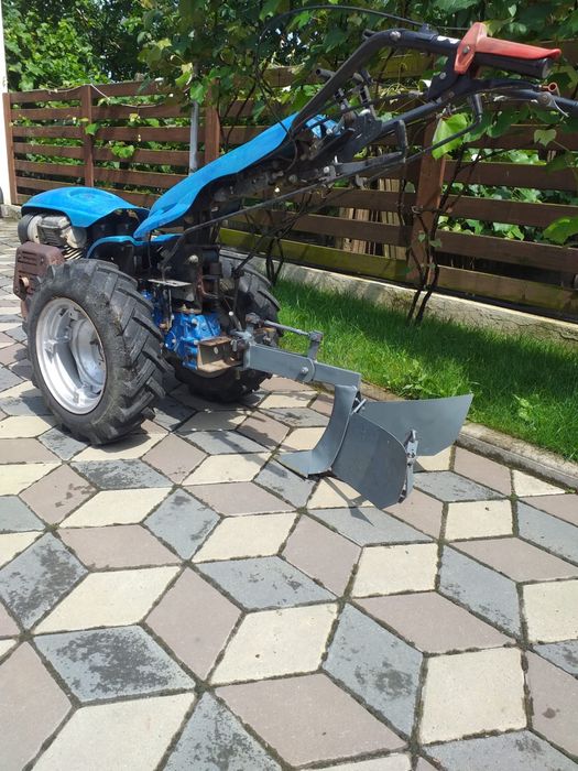 Vând motocultor BCS 740