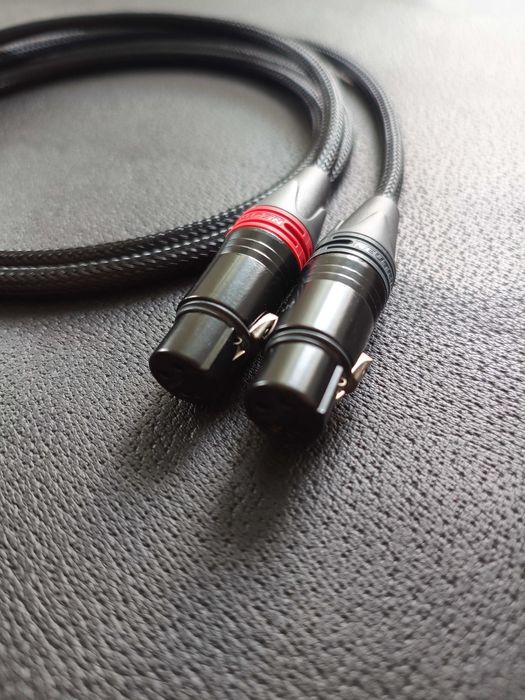 Cabluri audio profesionale Canare L-4E6S  XLR mamă → RCA tată | 1 m