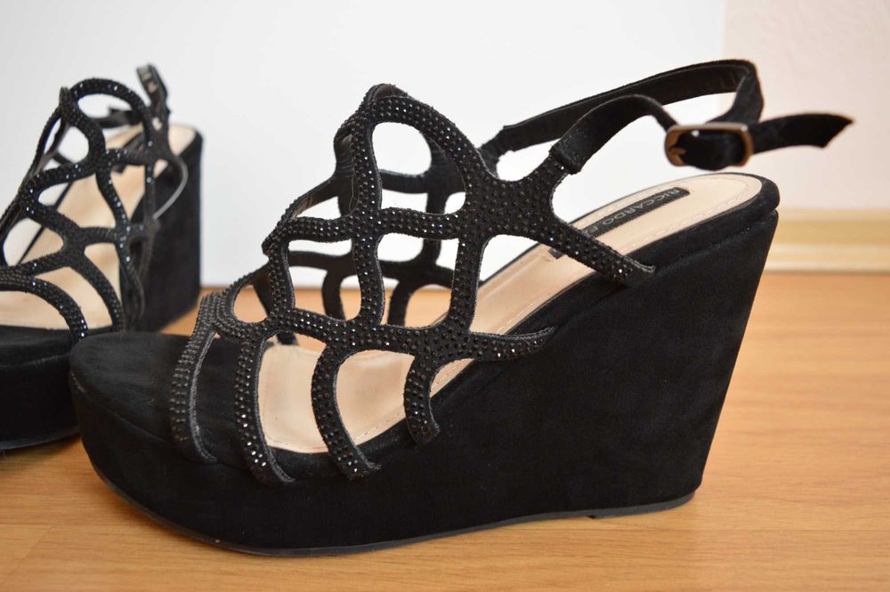 Нови елегантни черни сандали