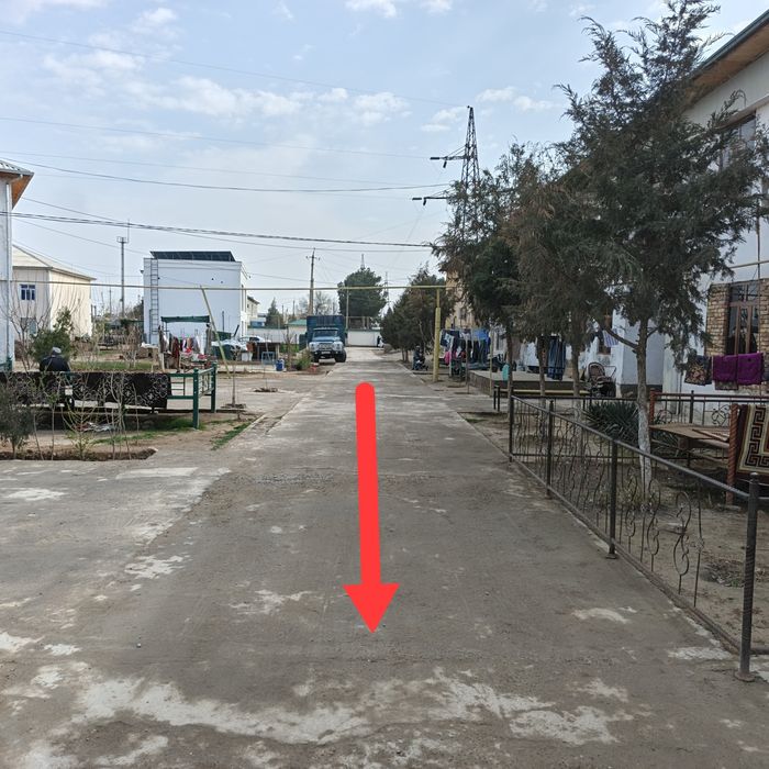 Angor shahrida 2 xonali uy — Elektr yonida