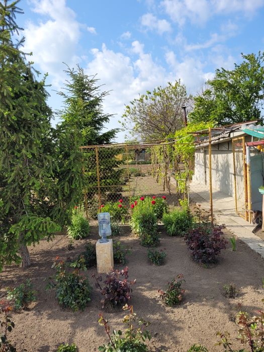 Vând casa com Comana
