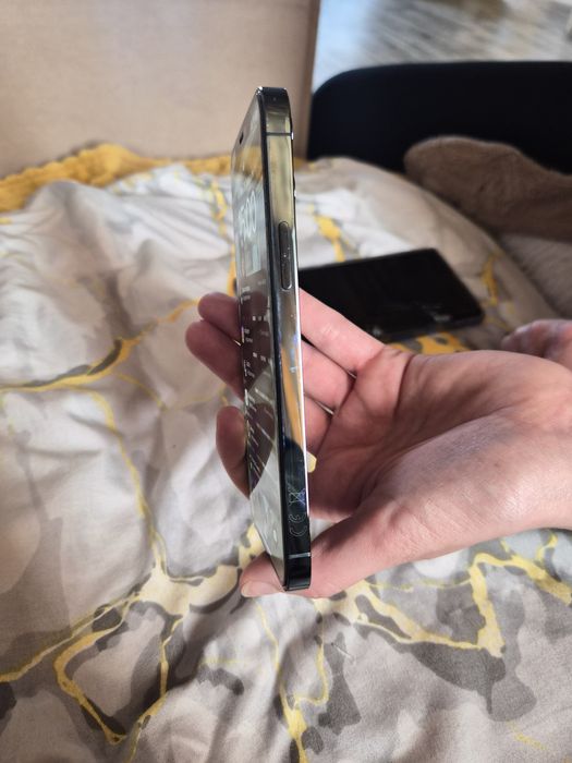 Обменяю айфон 12 про на 256 г