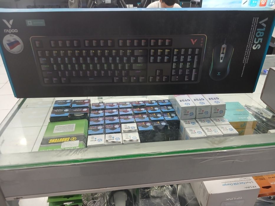 kompyuter  aksesuarlari  sotiladi