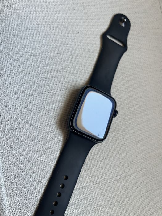 Apple watch SE часовник 44мм