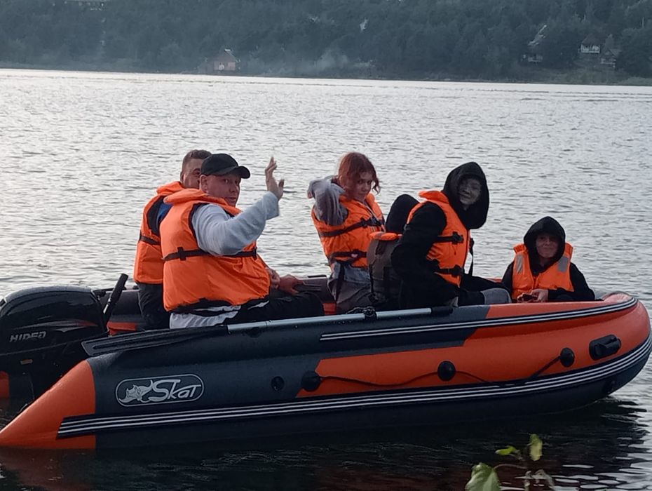 Лодочный мотор + лодку