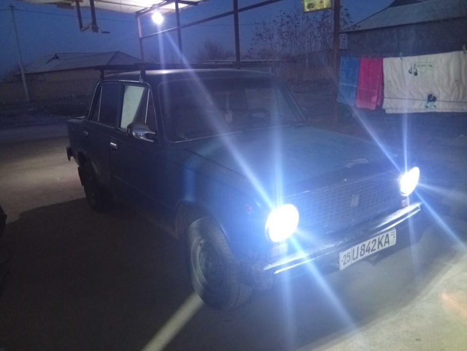 VAZ 21011 SEDAN ...