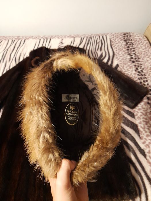 Haină de blana nutrie + căciulă de blana nutrie.