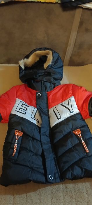 Продам детскую куртку
