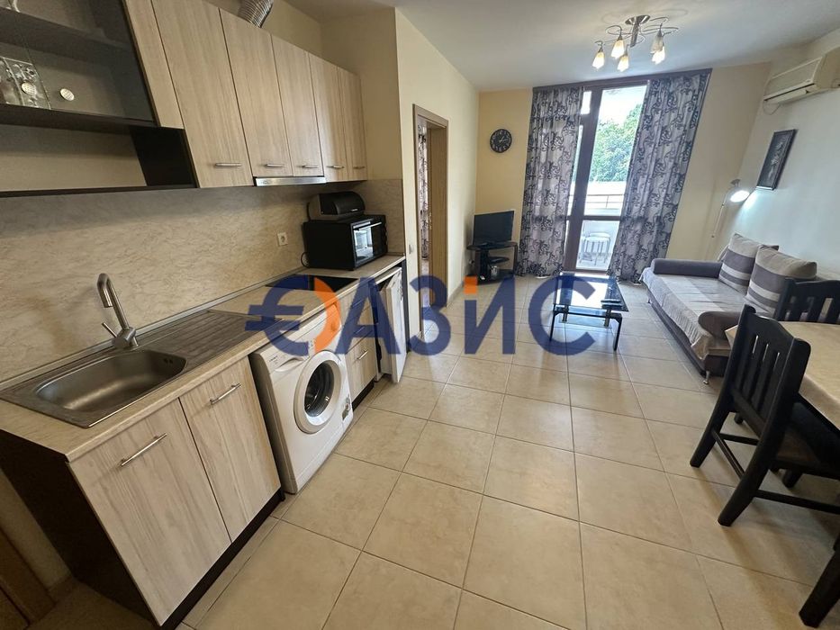 Продава се Двустаен апартамент в к.к. Слънчев бряг - 64 кв.м за 1110 €/кв.м - Снимка #3