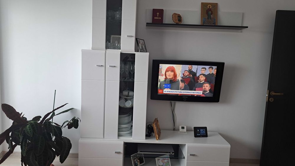Proprietar . Vand apatament cu 2 camere.