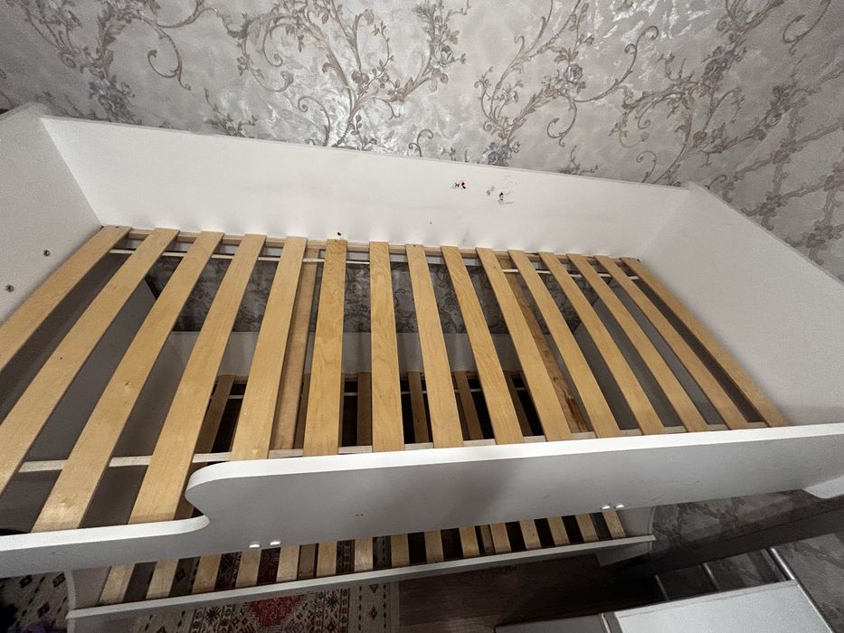 Детская двухьярусная кровать