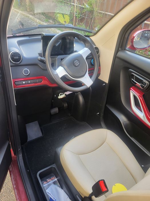Mașină electrică. Nu necesită permis! 
- Se încarcă la priză normală (220V)
- Dimensiuni compacte – perfectă pentru t