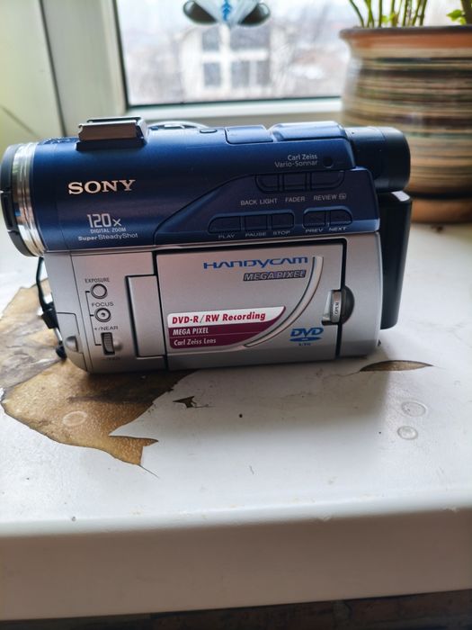 Sony handycam DCR-DVD200E