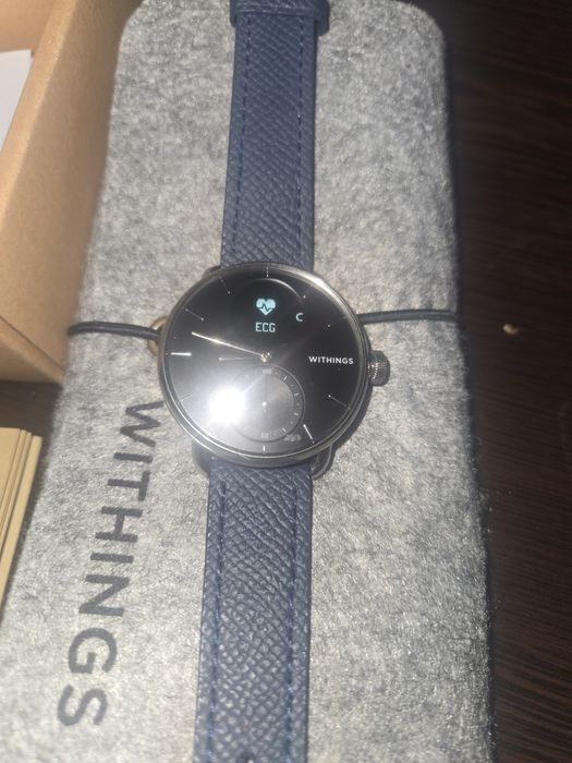 Хибриден смарт часовник Withings ScanWatch