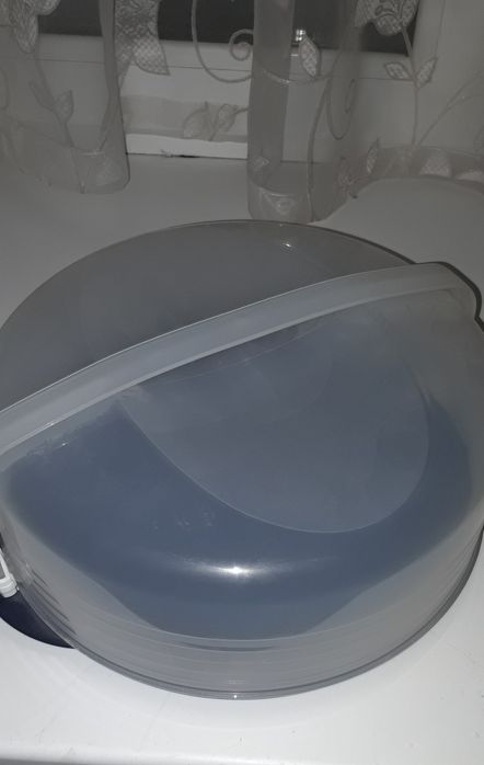 Тортница от компании Tupperware
