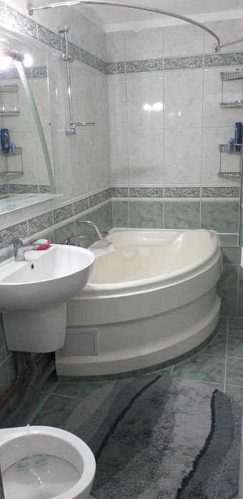 Apartament de 2 camere mobilat , cu centrala termica , parcare etc