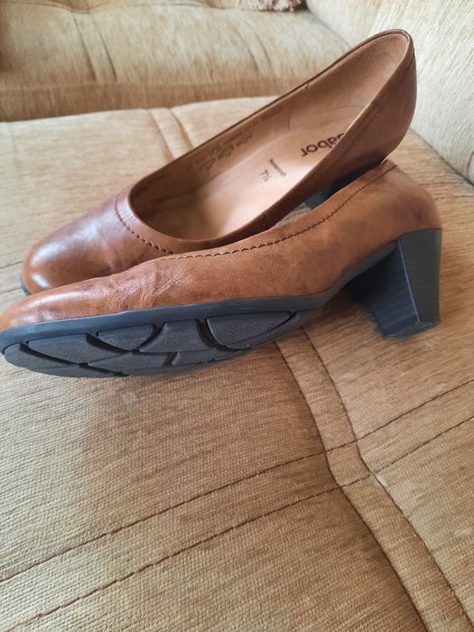 Продавам елегантни дамски обувки