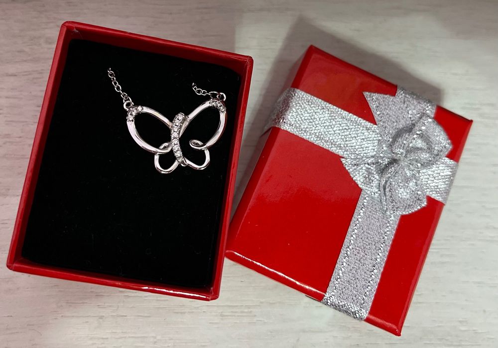 Дамско сребърно колие пеперуда