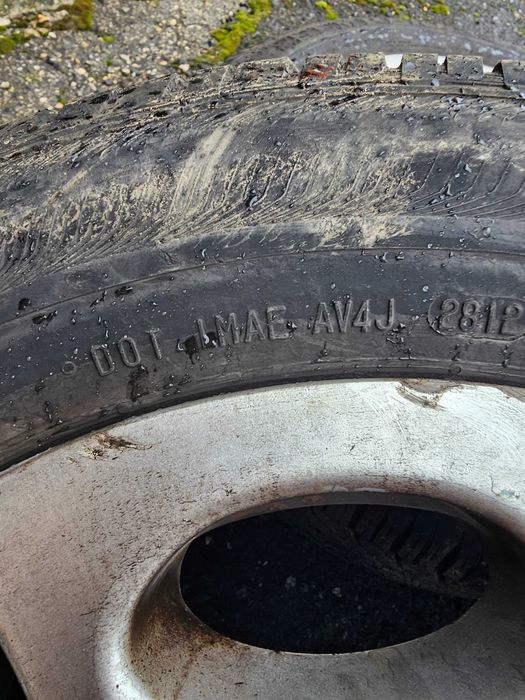 Продавам комплект зимни гуми с джанти