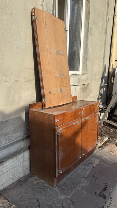 Шкаф трюмо с зеркалом