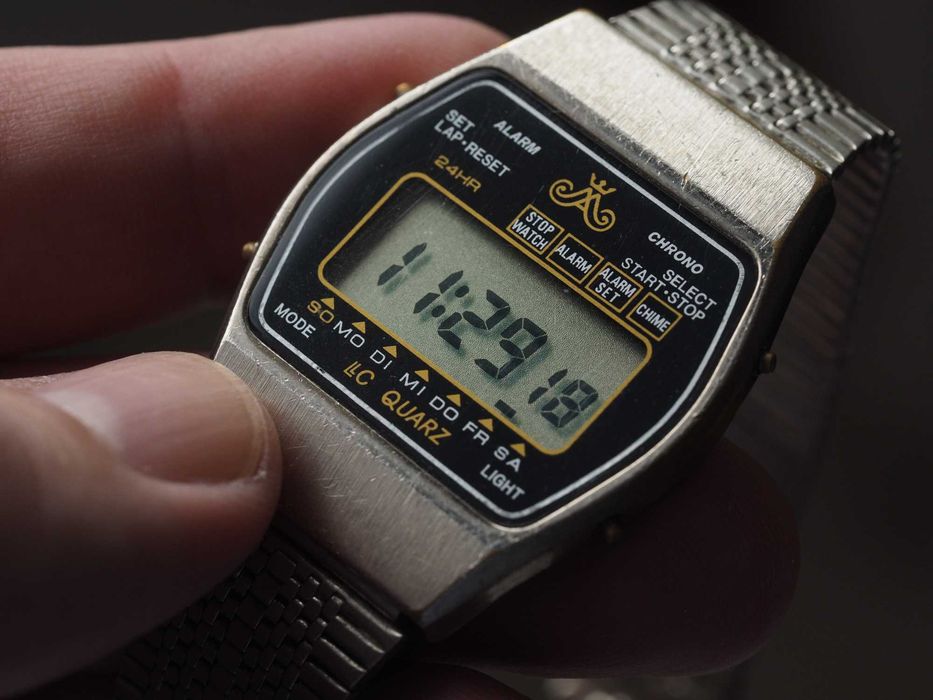 Ceas digital de marcă din anii ’80, retro