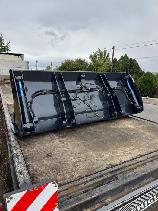 Cupa multifuncțională buldoexcavator