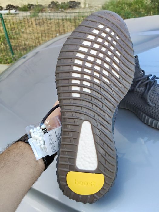 Adidași yeezy noi
