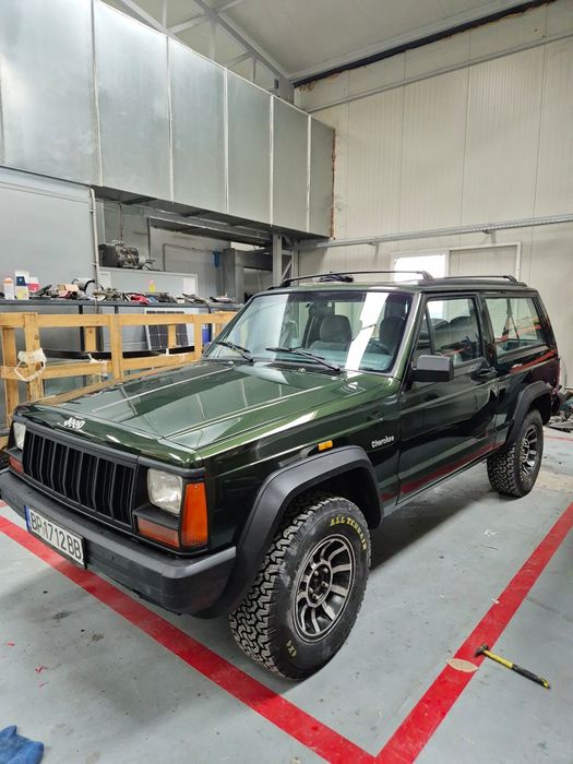 Vând jeep xj impozit zero