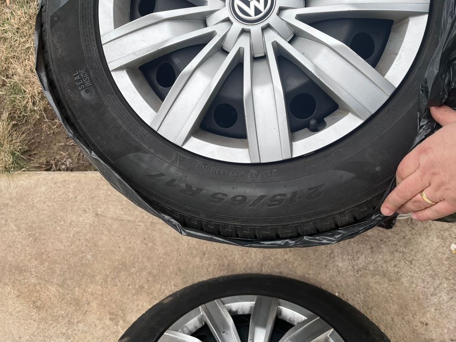 Set 4 roți VW Tiguan R17 originale – jante tablă + anvelope iarnă Pire