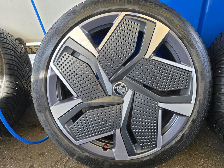 Оригинални джанти и гуми 5x112 8.5/9J 57.1мм от Skoda Enyaq VRS Coupe