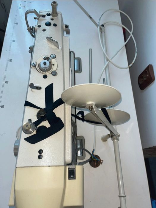 Vând mașină de cusut