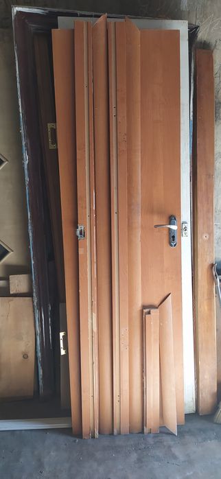 Дверь 2 ×0,6 метра комплект.