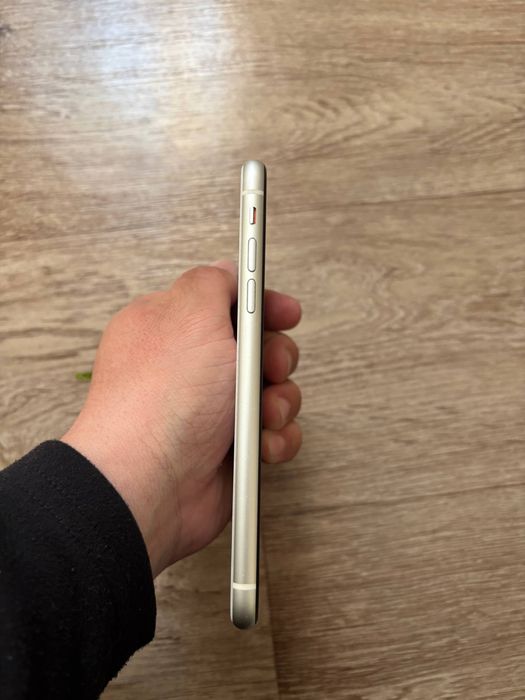 Продам айфон 11 82 акб