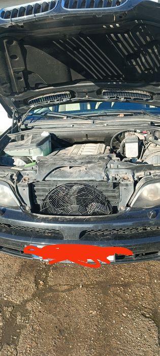 Vând BMW X5 e53 pentru dezmembrat.Are grupul spate defect .