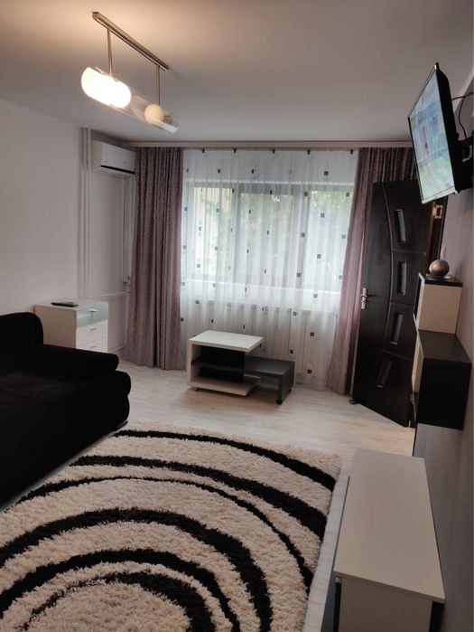 Garsoniera de inchiriat!