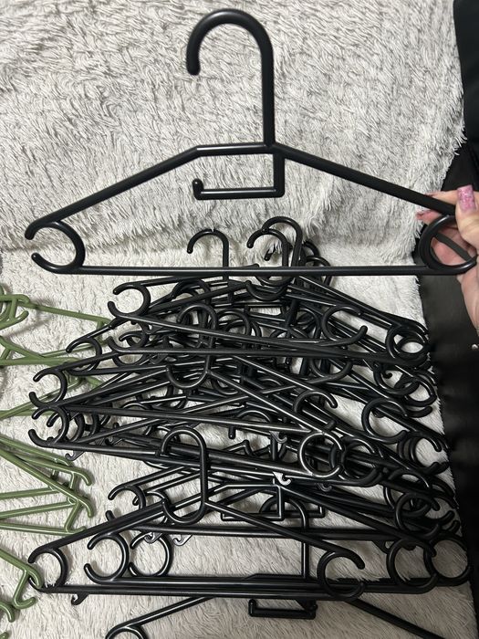 Продам вешалки- плечики