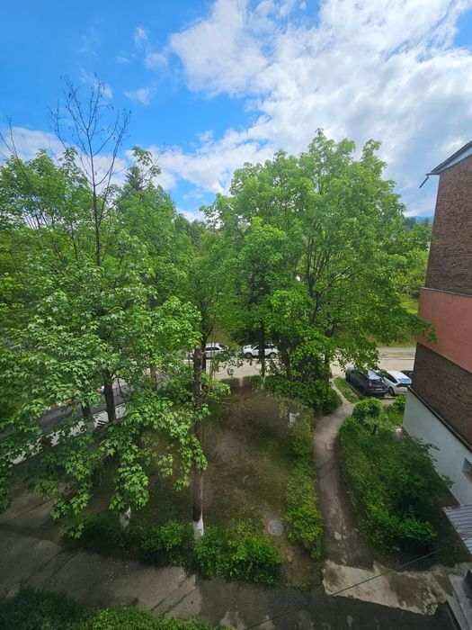 Vând apartament Independenței