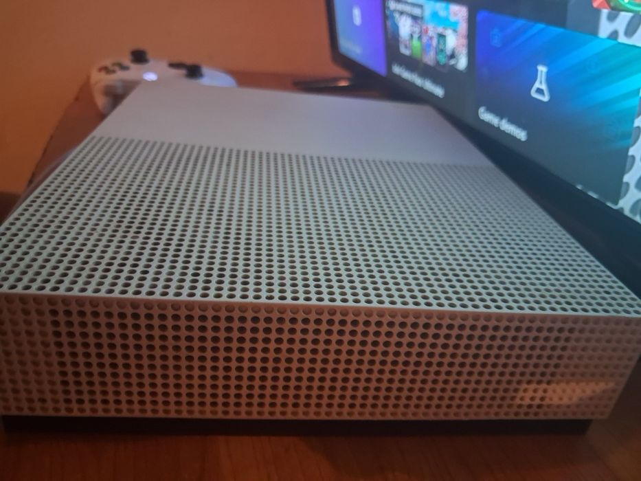 Vand xbox one s  500gb