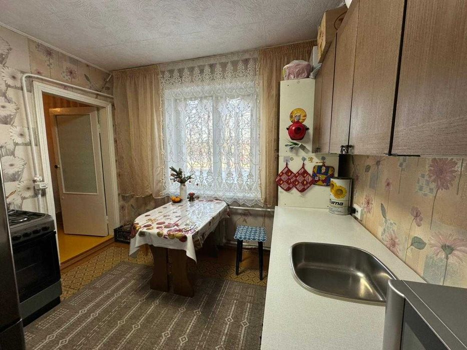 Продам 2-х комнатную квартиру в 8 микрорайоне